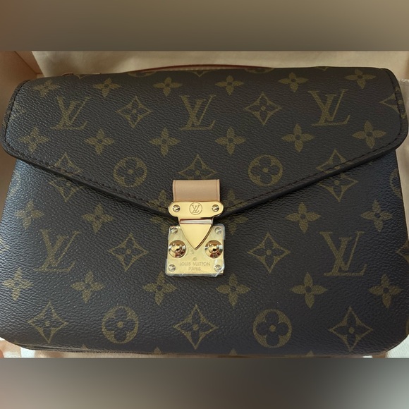 Louis Vuitton Monogram Pochette Metis - Picture 3 of 5